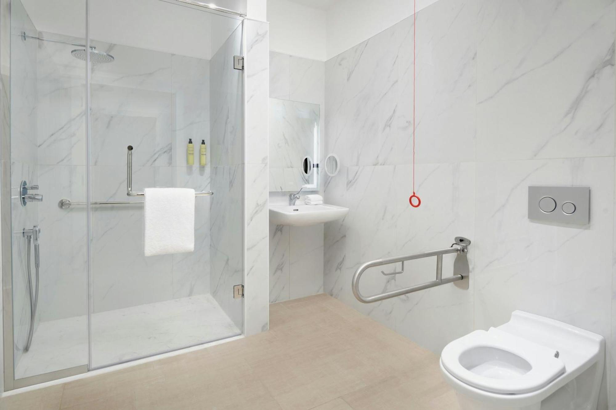 Element By Westin West Bay Doha Hotel Exterior photo A wet room